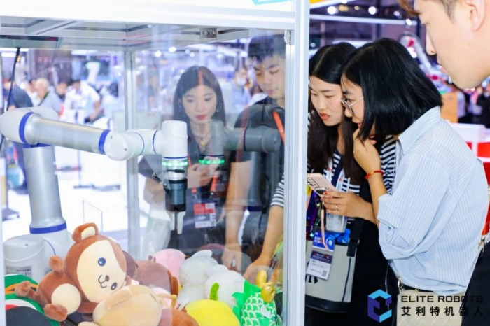 G22恒峰抓娃娃机器人